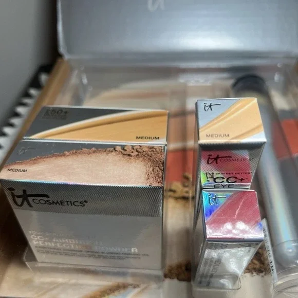 NWT 5 Pc IT Cosmetics Gift Box MEDIUM CC Cream, Eye, Powder, Brush Lipstick